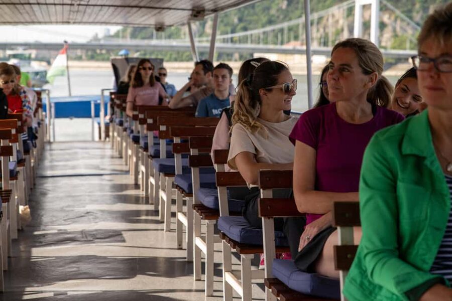 Budapest: Unlimited Prosecco & Aperitivo Sightseeing Cruise - Unlimited Prosecco and Aperol-style drinks, plus the non-alcoholic option
