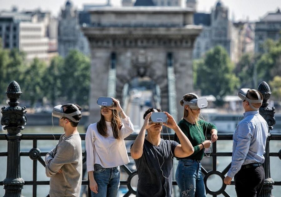 Budapest: Virtual Reality Tour in 8 Languages - Comfort, hygiene, and the headset deposit you should plan for