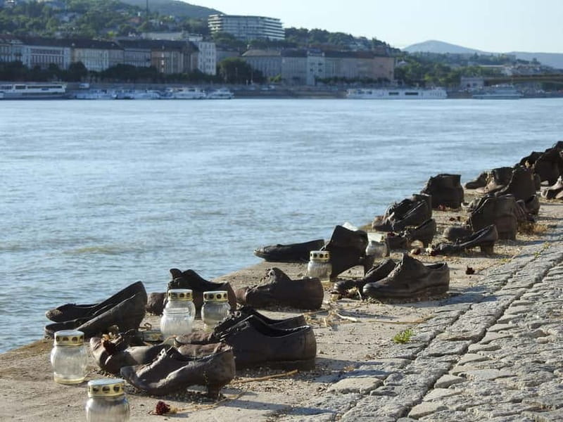 Budapest: Walking Tour to the Shoes Memorial and Parliament - Meeting at St Stephen’s Basilica, and how to find the group