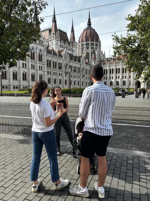 Budapest: Walking Tour with Chimney Cake & Polaroid Photos - Kicking off at Szimpla Kert, then fueling up with chimney cake