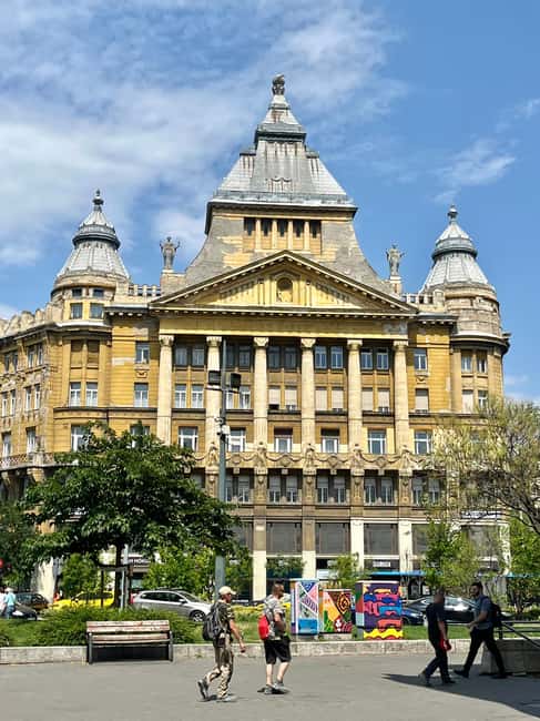 Budapest: Walking Tour with Chimney Cake & Polaroid Photos - Dohány Street Synagogue, seen from outside, with the stories that matter