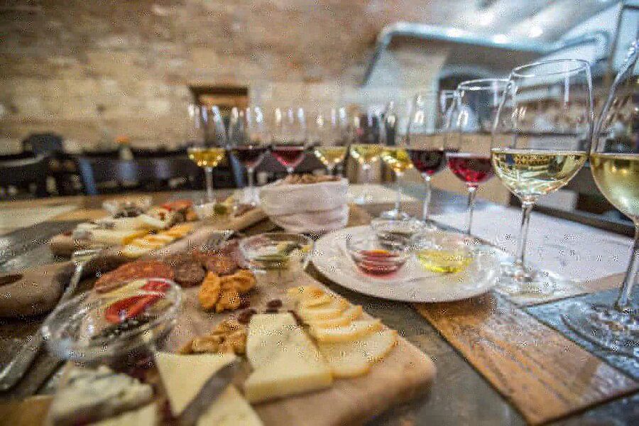 Budapest: Wine, Cheese, and Charcuterie Tasting - Bread and artisan oils: the quiet tools that improve the tasting