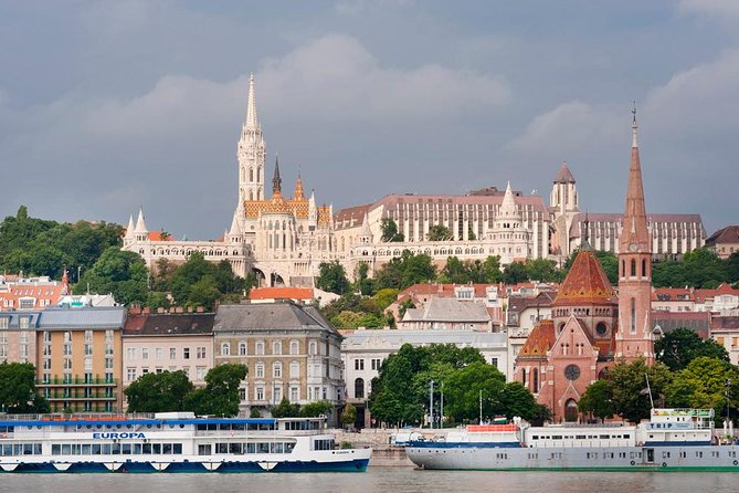 Classic Walk in Budapest - Hungarian Parliament Building: The Best Photo Angle Is the Quick Part