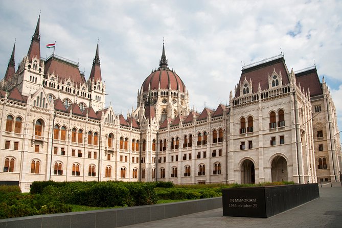 Classic Walk in Budapest Historical Center - Hungarian Parliament Building: finishing at the symbolic center of Pest