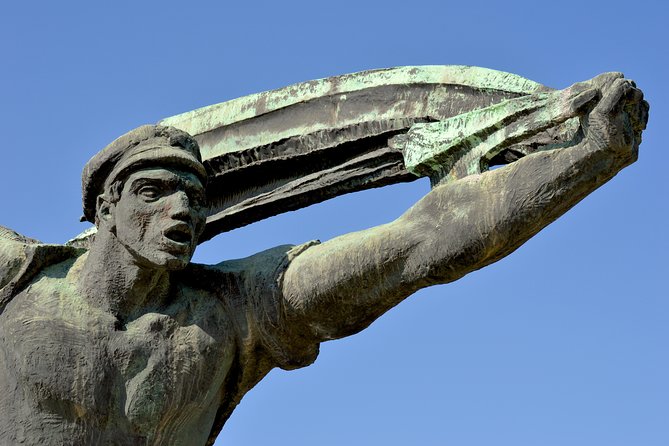 Communism in Hungary with a Historian - Meeting at Erzsébet tér and using metro time well