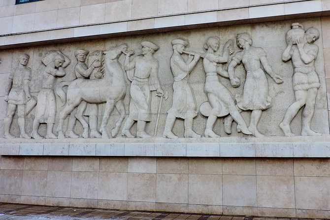 Communism in Hungary with a Historian - Szabadság tér: memorials, embassies, and a bunker edge