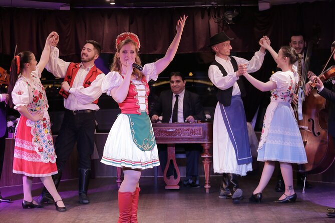 Drinks and Folklore Show Cruise in Budapest - Meeting point at Jane Haining rkp 11, 1052: keep it simple and on time