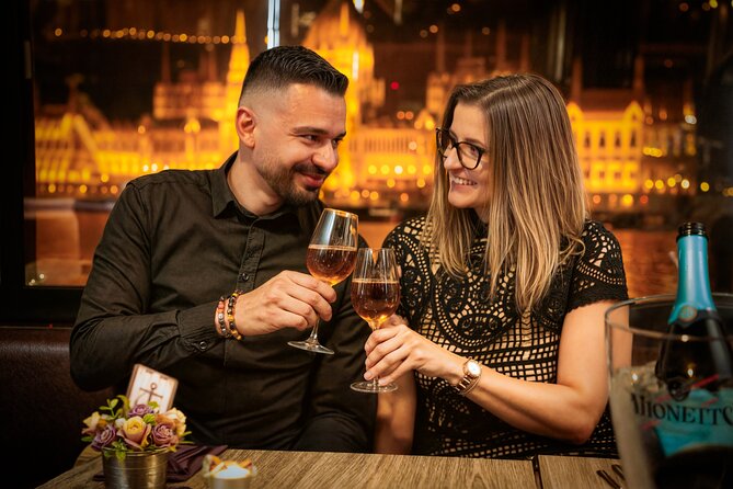 Drinks and Folklore Show Cruise in Budapest - Chain Bridge and the links between Buda and Pest