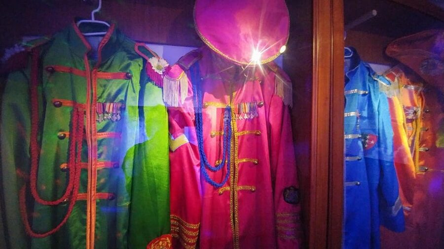 EGRI ROAD BEATLES MUSEUM - Artefacts behind glass, replica instruments, and the little details that connect