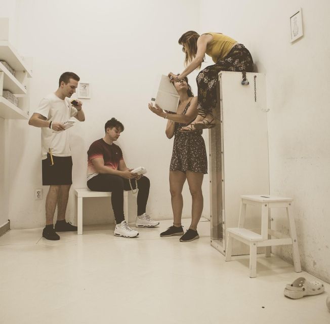 Escape Rooms by PanIQ Room in Budapest - Teamwork, Game Masters, and Walkie-Talky Hints