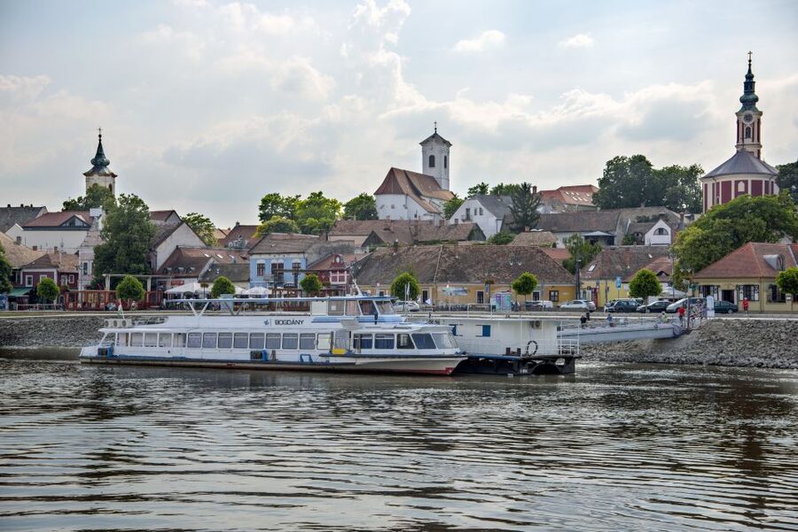 From Budapest: Danube Bend Day Trip in English - Looking Toward Slovakia: Photo Time That Feels Like Part of the Story