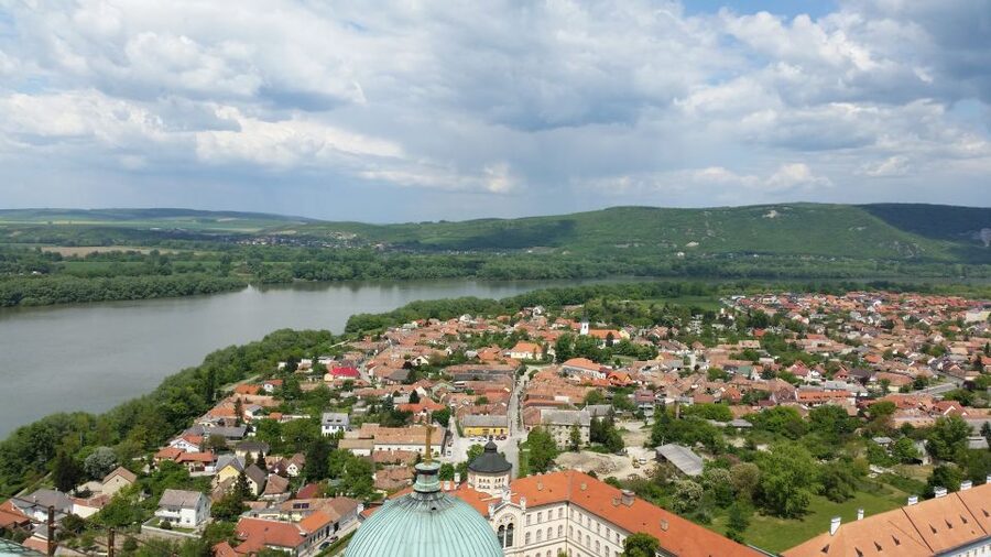 From Budapest: Danube Bend Full-Day Private Tour with Lunch - A 3-Course Lunch in Visegrád, Built Into the Day