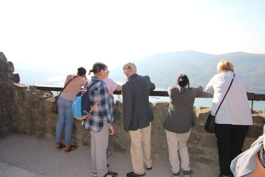 From Budapest: Danube Bend & Szentendre Tour with Lunch - Visegrád: medieval stones, Danube Valley panoramas, and your included lunch