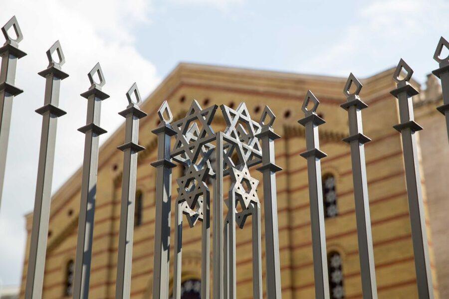 Full Day Budapest City Tour with Lunch, Wine & Dessert - How private or small-group pacing changes your day