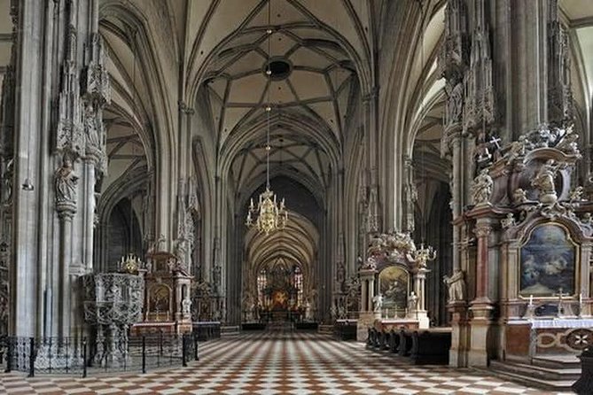 Full day PRIVATE GUIDED VIENNA tour from Budapest with lunch and drinks - Lunch With Drinks and Built-in Free Time