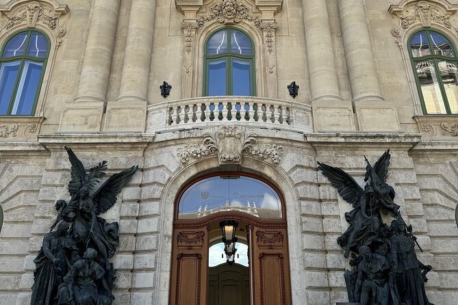 Gems of the Budapest Castle District Walking Tour - Timing and where you start (Holy Trinity Statue, 3:00 pm)