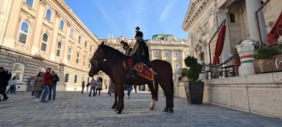 German guided tour through Budapest's castle district - A 2-hour German walk that makes Castle District make sense