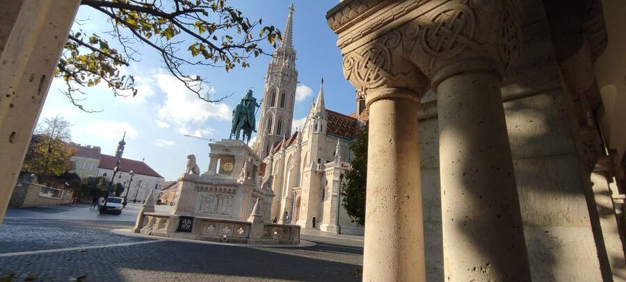 German guided tour through Budapest's castle district - Meeting at Mária Magdolna Torony, then straight to Vienna Gate