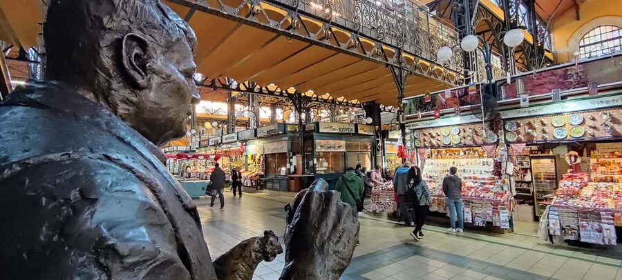 German tour: Central Market Hall of Budapest with tastings - The 1.5 hours inside the Market Hall: cold tastings that teach you how Hungarians shop