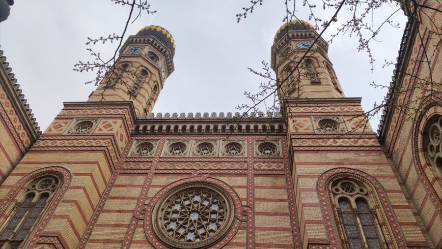 German tour in the Budapest city centre & the Jewish quarter - The Hungarian Parliament Building Stop: More Than Just Photos