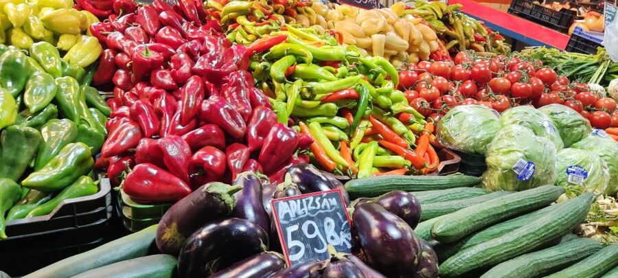 German tour in the Market Hall of Budapest with tastings - Arriving at Sóház utca 2, then walking straight into the food culture