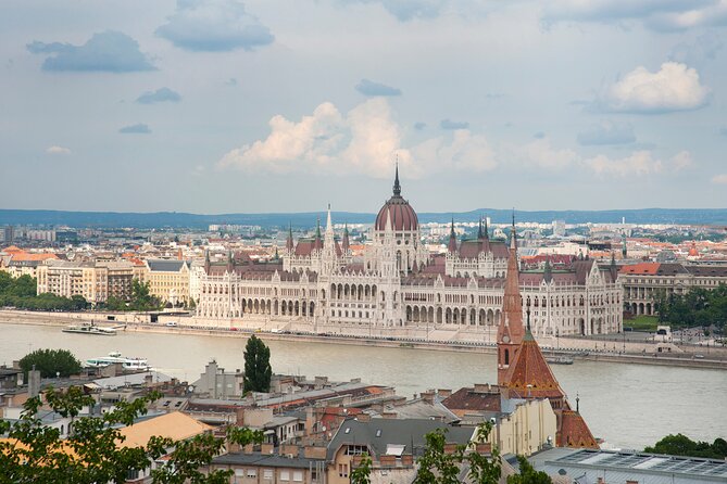 Guided Tour in Budapest Castle District - Sandor Palace and the President’s Guards in Historical Uniforms
