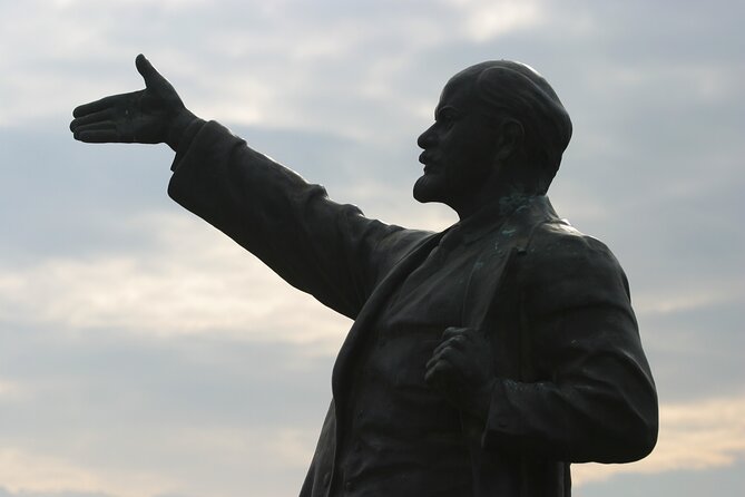 Guided Tour with Admission in Memento Park - Price and value: is $30.04 fair for admission and a guided explanation?