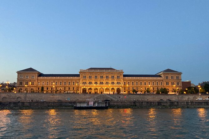 Half day Budapest city tour by car / minivan - Danube classics: Margit Bridge, Zero Kilometre Stone, and Chain Bridge