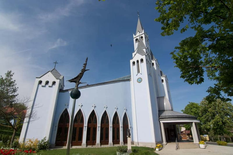 Hévíz: Majestic Sounds Organ Concert at the Blue Church - Entering the Blue Church and finding your seat