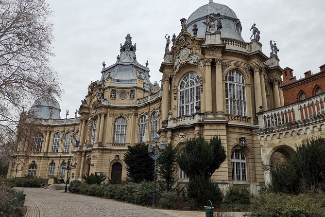 Historical and Cultural Walking Tour in Budapest - Buda Castle and the Chain Bridge: stepping into medieval Budapest