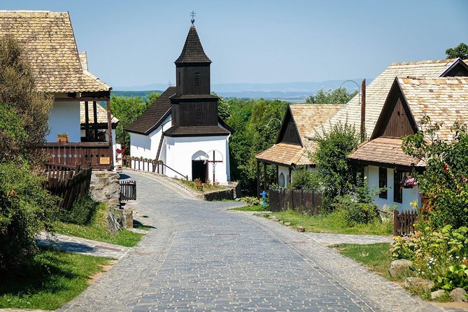 HOLLÓKŐ UNESCO World Heritage site + Eger Castle Private guided tour - Eger town time: a picturesque walk when you want a break