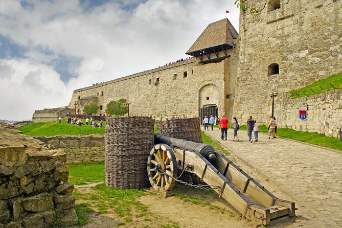 Home to Bull's Blood red wine! Eger with winetaste private tour - Key things that make this private Eger wine day work