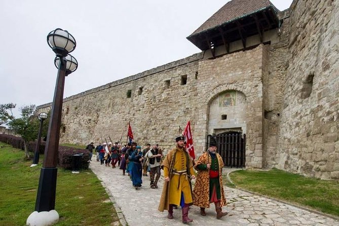 Home to Bull's Blood red wine! Eger with winetaste private tour - Dobo Square and the Bishop Palace area: quick orientation with famous city markers