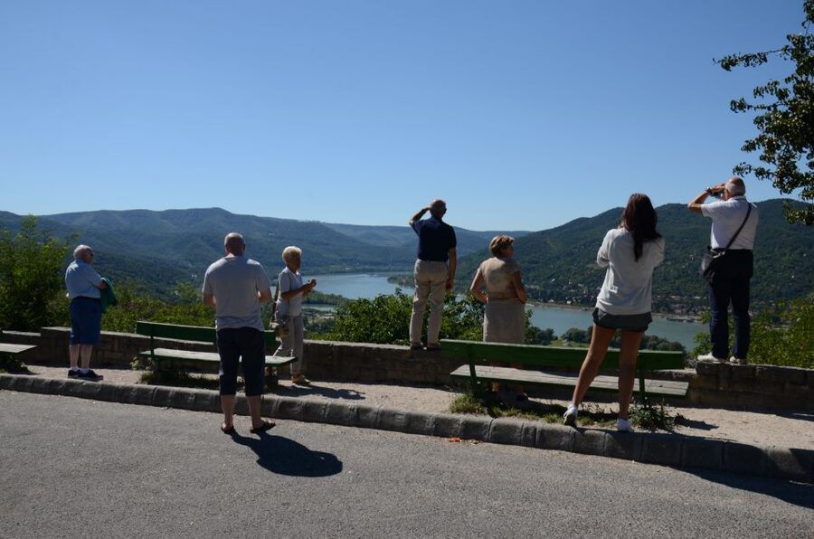 Hungary: Full-Day Private Danube Bend Tour - Your 9-hour plan, with bus transport and a river sailing moment