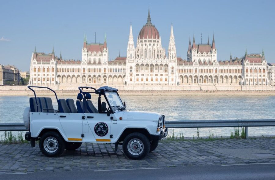 Iconic Budapest tour with Classic Russian Jeep and G-Wagon - Route and timing: a 2 to 3 hour landmark sweep