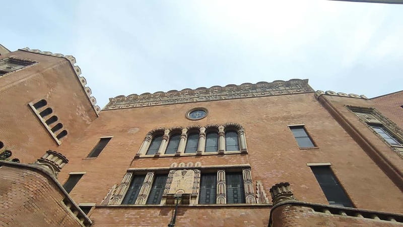 Jewish Budapest (German-language city tour) - Rumbach Synagogue: community differences and how synagogues get built