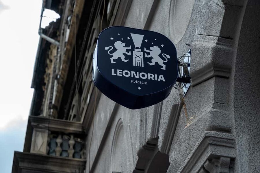 Leonoria Quizboxing- TV show-style team event in Budapest - Language options make it feel truly inclusive