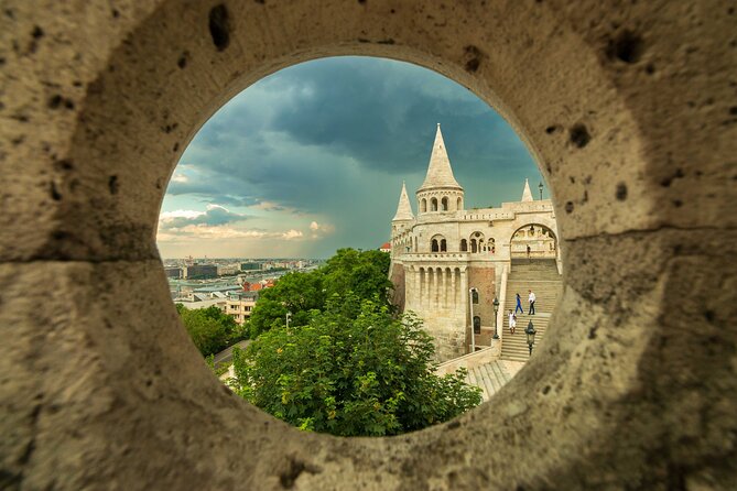 Live virtual walking tour in the Buda Castle quarter - The Northern Facade of Buda Castle: When Architecture Becomes a Timeline