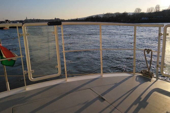 One hour Hen or Stag private party boat Budapest with unlimited beer and wine - Where this fits best, and who should book it