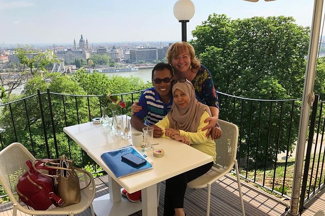 Private 4 Hours Budapest city tour and 3 hours Széchenyi thermal spa relax - Szechenyi Baths for 3 hours: how to turn a crowded icon into relaxation