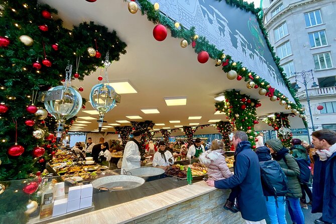 Private Budapest Christmas Market Tour with Chimney Cake & Mulled Wine - Landmarks in between, including Gresham Palace