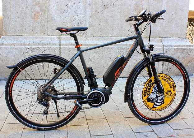 Private Budapest E-Bike Tour - St. Stephen’s Basilica and the Hungarian Parliament from the Danube side
