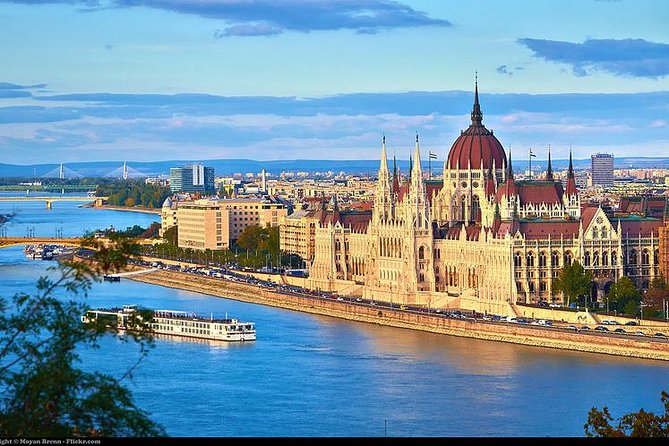 Private Budapest Sightseeing Tour: Royal Castle, Heroes Square, Chain Bridge - Royal Castle District and Matthias Church: The Scenic High Ground