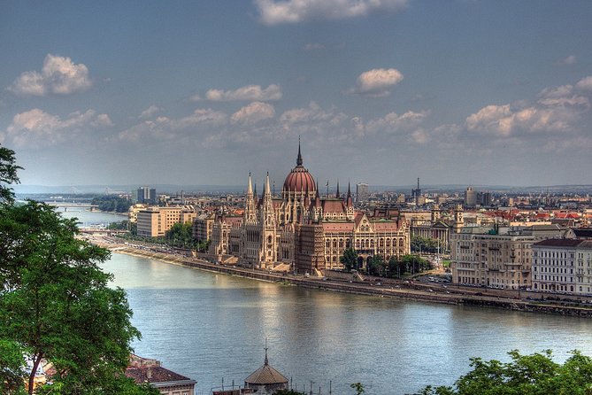 Private Budapest Sightseeing Tour: Royal Castle, Heroes Square, Chain Bridge - Market Hall Browsing, Jewish Quarter Sights, and Andrássy Avenue