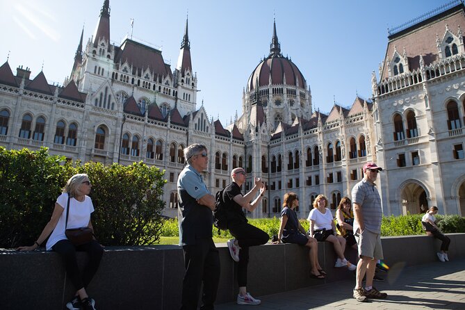Private Budapest Walking Tour with Cake & Coffee - St. Stephen’s Basilica: How to Decide About Entry Time