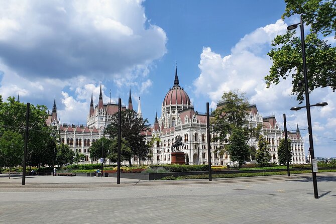 Private city tour by van - Hungarian State Opera House: Where the City’s Stage Shows Up in Your Photos
