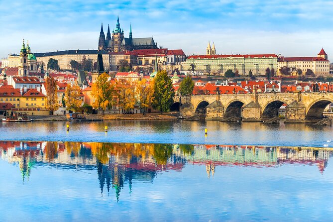 Private transfer from Budapest to Prague with 2h for sightseeing - Choosing your 2-hour stop: Bratislava, Győr, Brno, Lednice, Mikulov