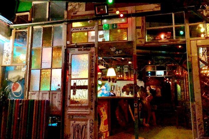 Ruin Pub Walking Tour with a Local Hostess in Budapest - Starting at Erzsébet tér and getting your bearings fast