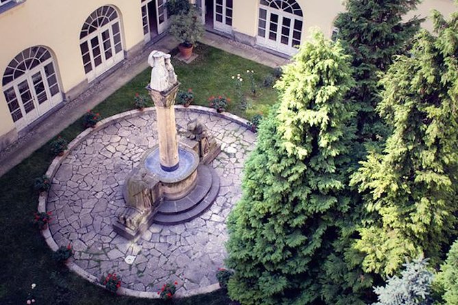 Secret Gardens and Squares Downtown | Walking Tour of Budapest - Budapest from the outside, then the inside