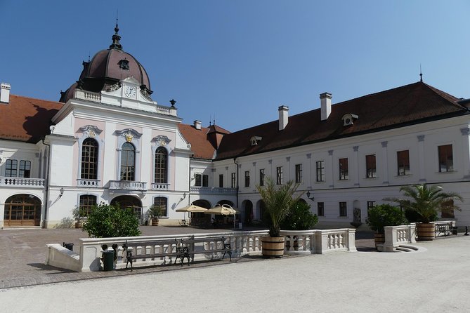 Sisi's Godollo Palace Tour from Budapest - The bus ride to Gödöllő: time to set the story